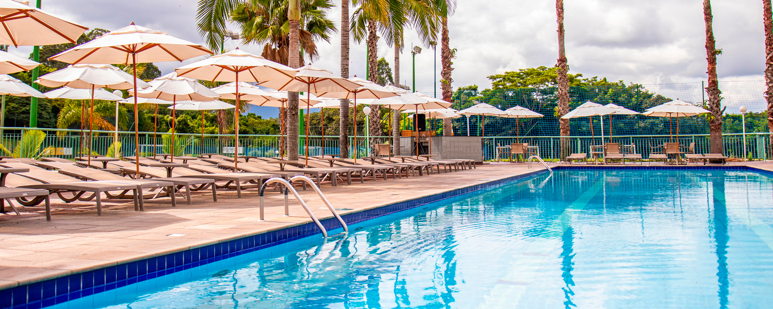 Piscinas adulto e infantil